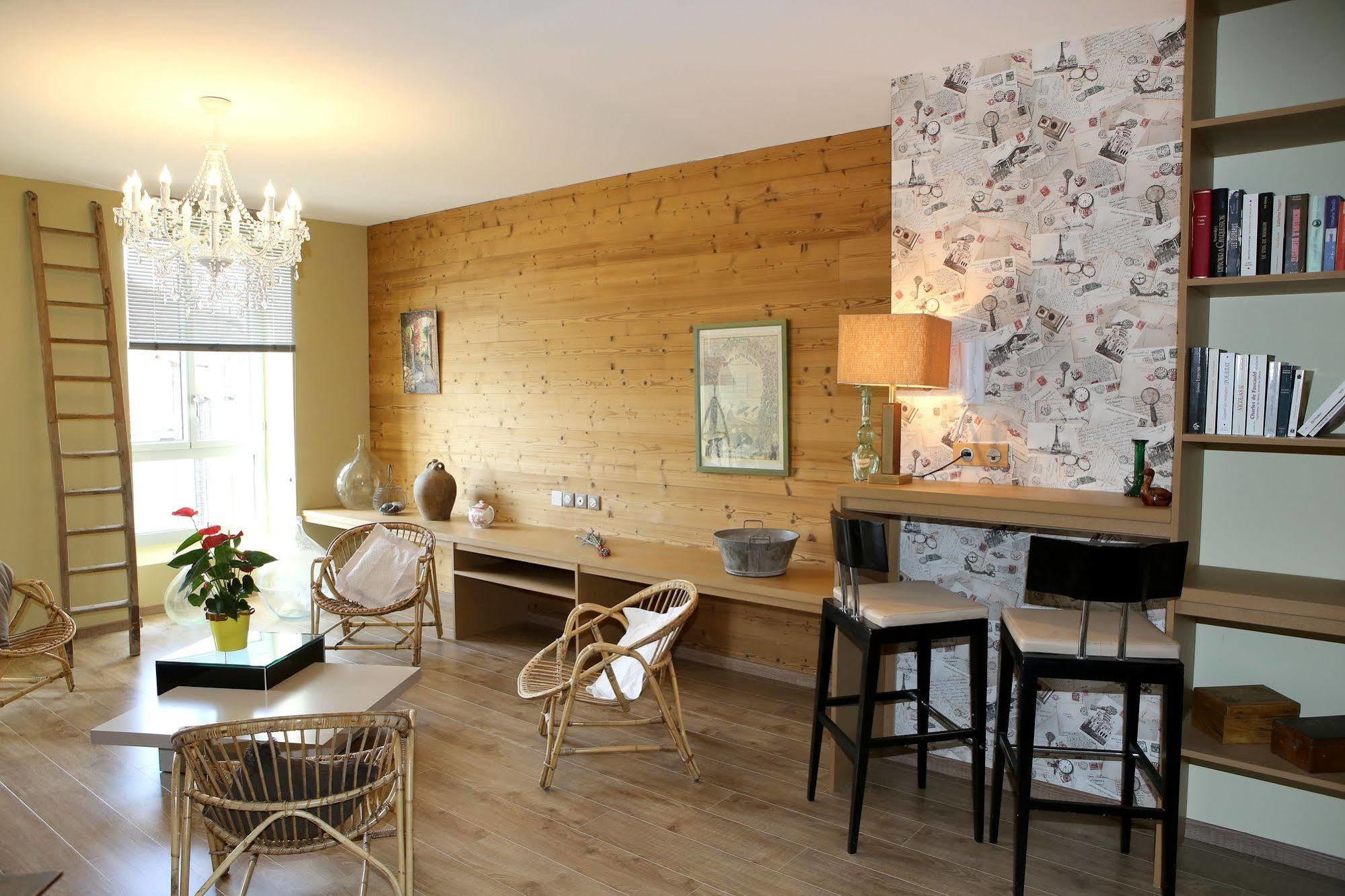 Aux Pierres Magiques Bed & Breakfast Saint-Laurent-de-Chamousset