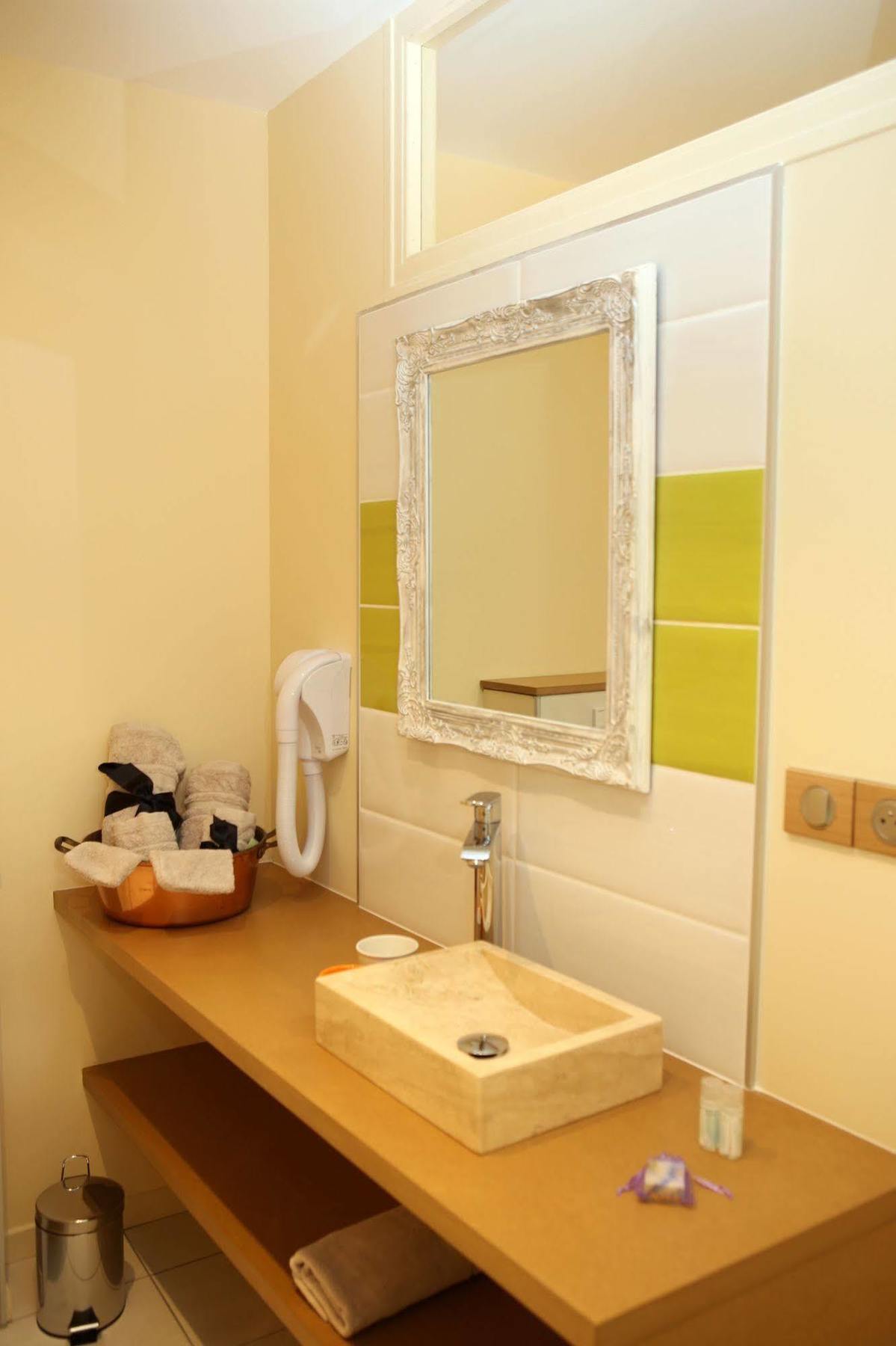 Aux Pierres Magiques Bed & Breakfast Saint-Laurent-de-Chamousset