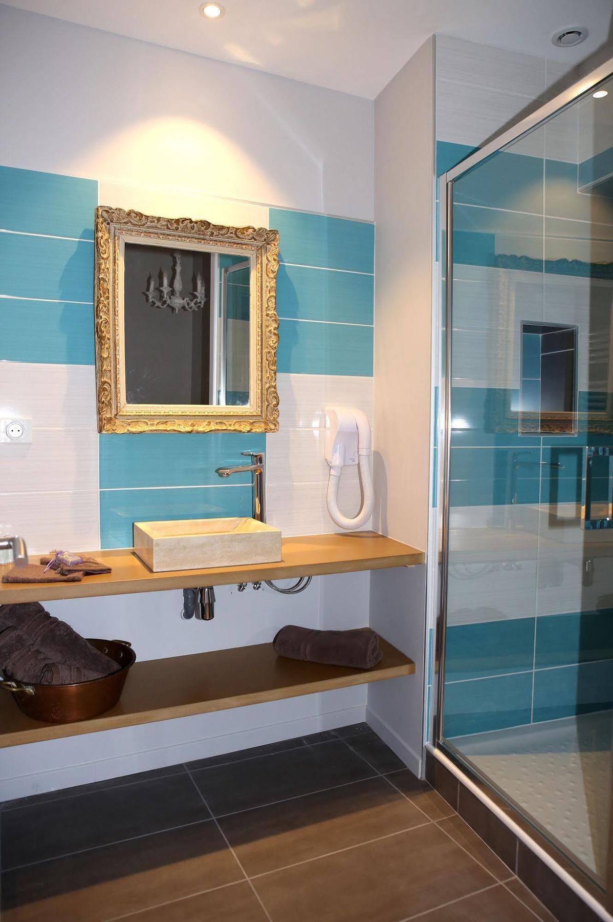 Aux Pierres Magiques Bed & Breakfast