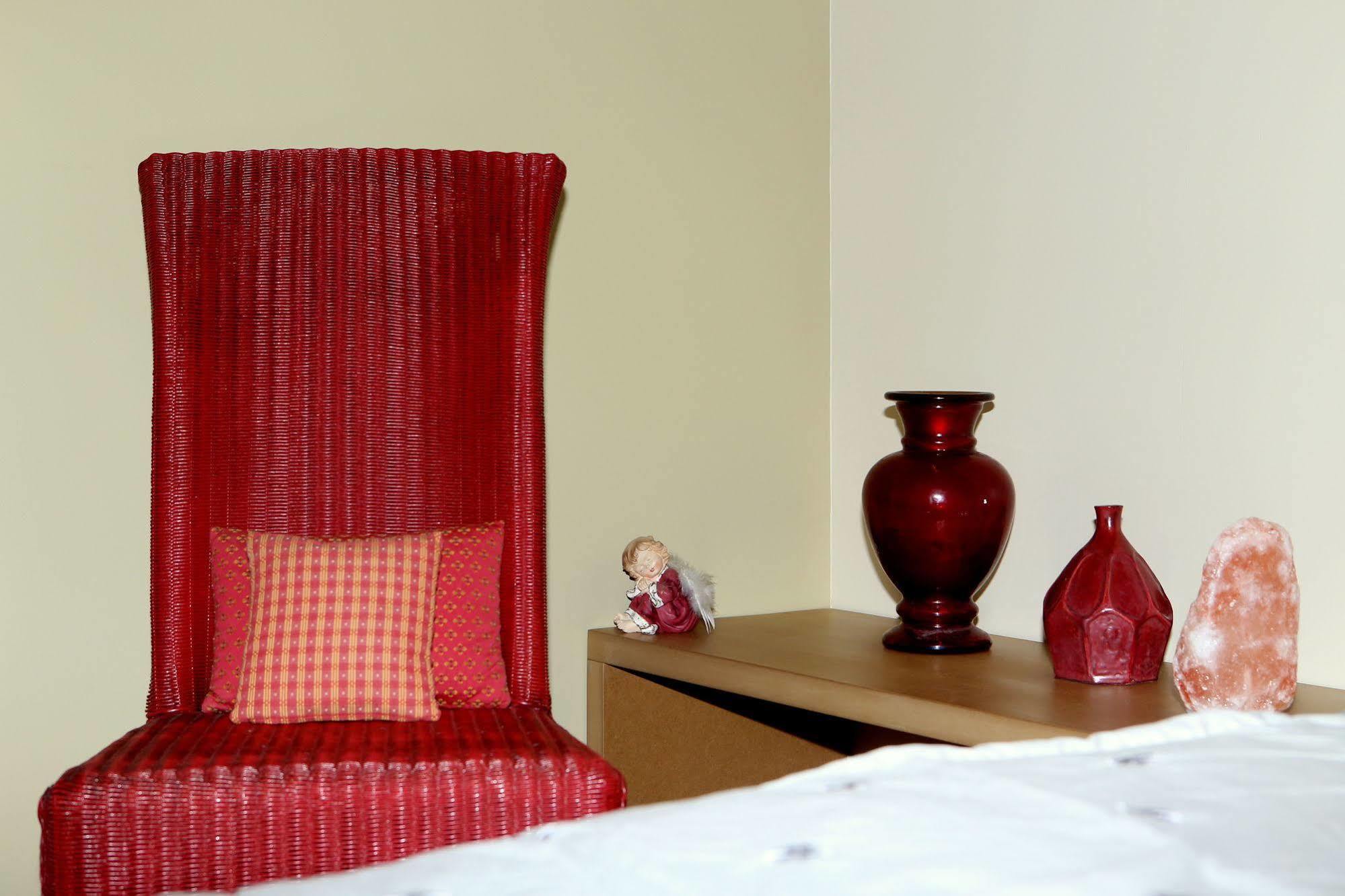 Aux Pierres Magiques Bed & Breakfast