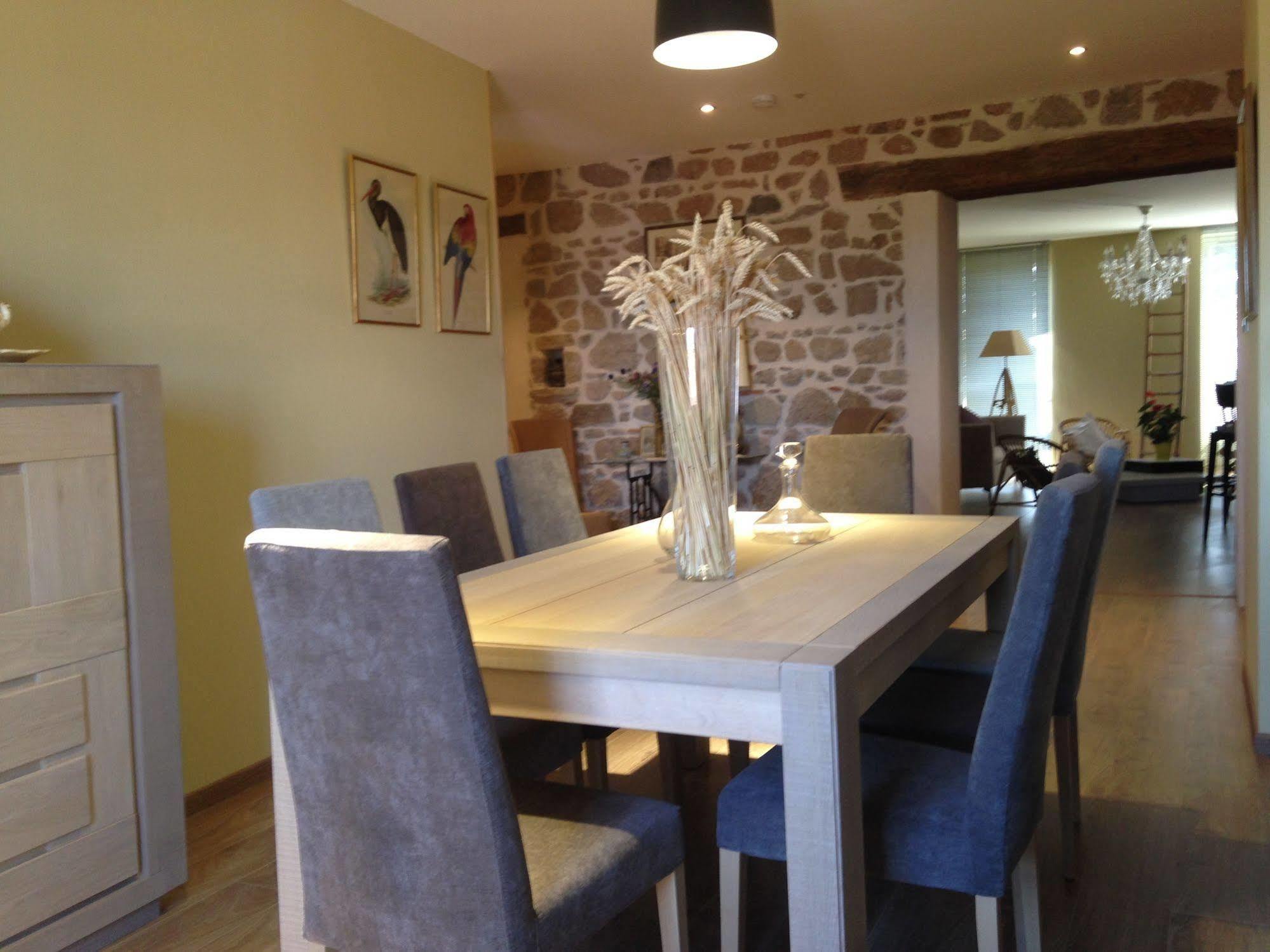 Aux Pierres Magiques Bed & Breakfast 3*